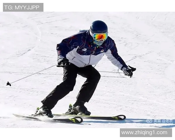 足球明星华丽出场走秀展现风采引领时尚潮流与运动激情的完美结合